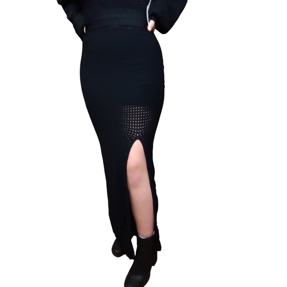 TJD The JetSet Diaries Knit Maxi Dress Long Sleeve Slit Waist Tie Cutout Detail - Picture 2 of 9